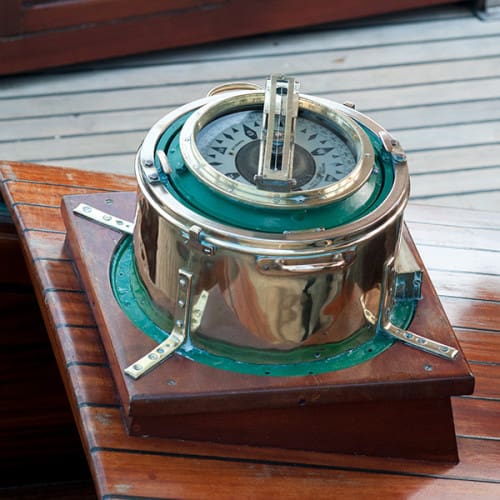 Compas maritime