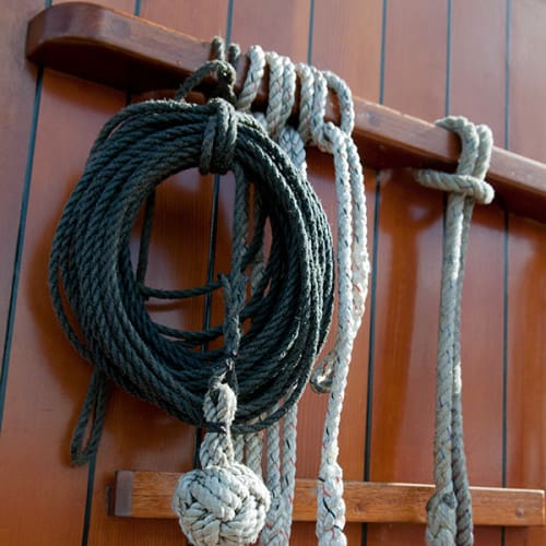 Cordages (bouts) suspendus