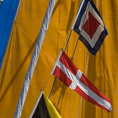 Voiles et pavillons