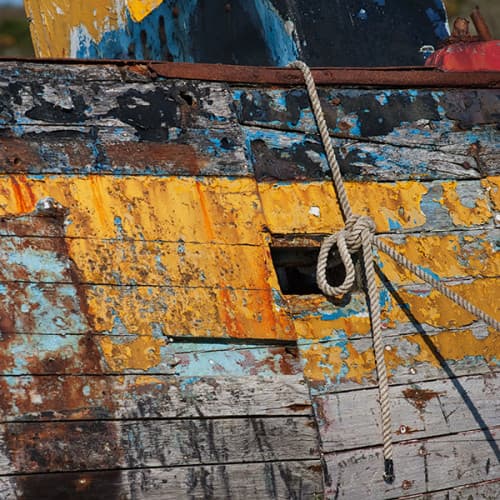 Vieille coque de bateau
