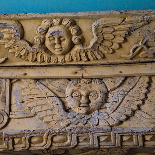 Sablière sculptée