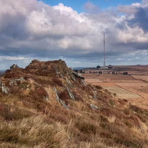 Vue sur l'émetteur du Roc'h Trédudon