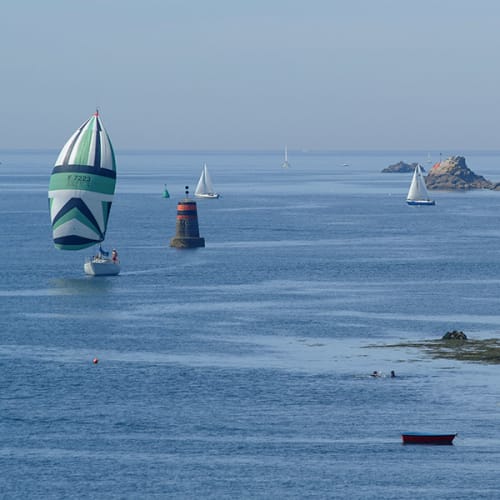 Voiliers à l'embouchure de l'aber Ildut