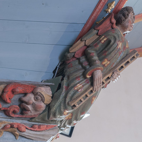 Blochet et sablières sculptés