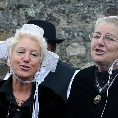Femmes en costume traditionnel
