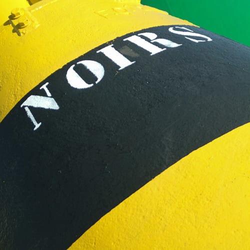 Balise jaune et noire