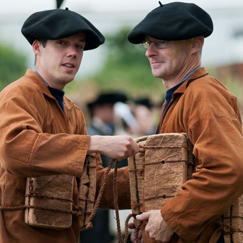 Marins de l'île de Sein en gilet de liège 